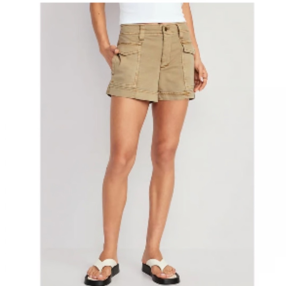 Mid rise cargo shorts 3.5 in inseam
